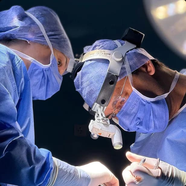 Surgeons collaborating during a procedure